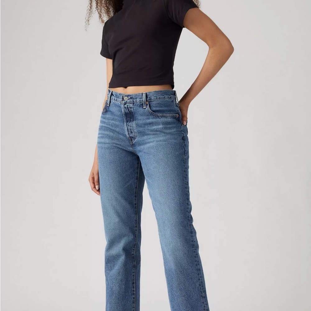 Levi's Classic Straight Leg Jeans in Medium Blue